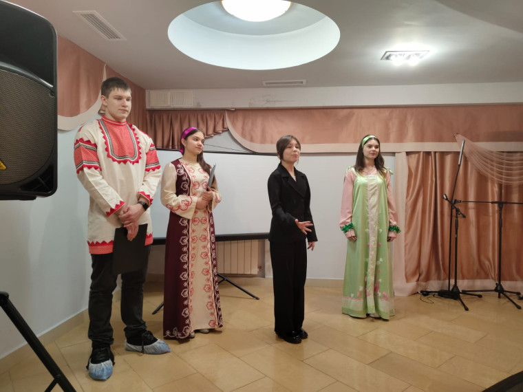 С праздником!.